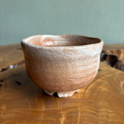 Hagi Ware Kinutoku Kogei-an Chawan — Blush Pink Crackle Glaze Matcha Bowl by Kinuya Tokubei
