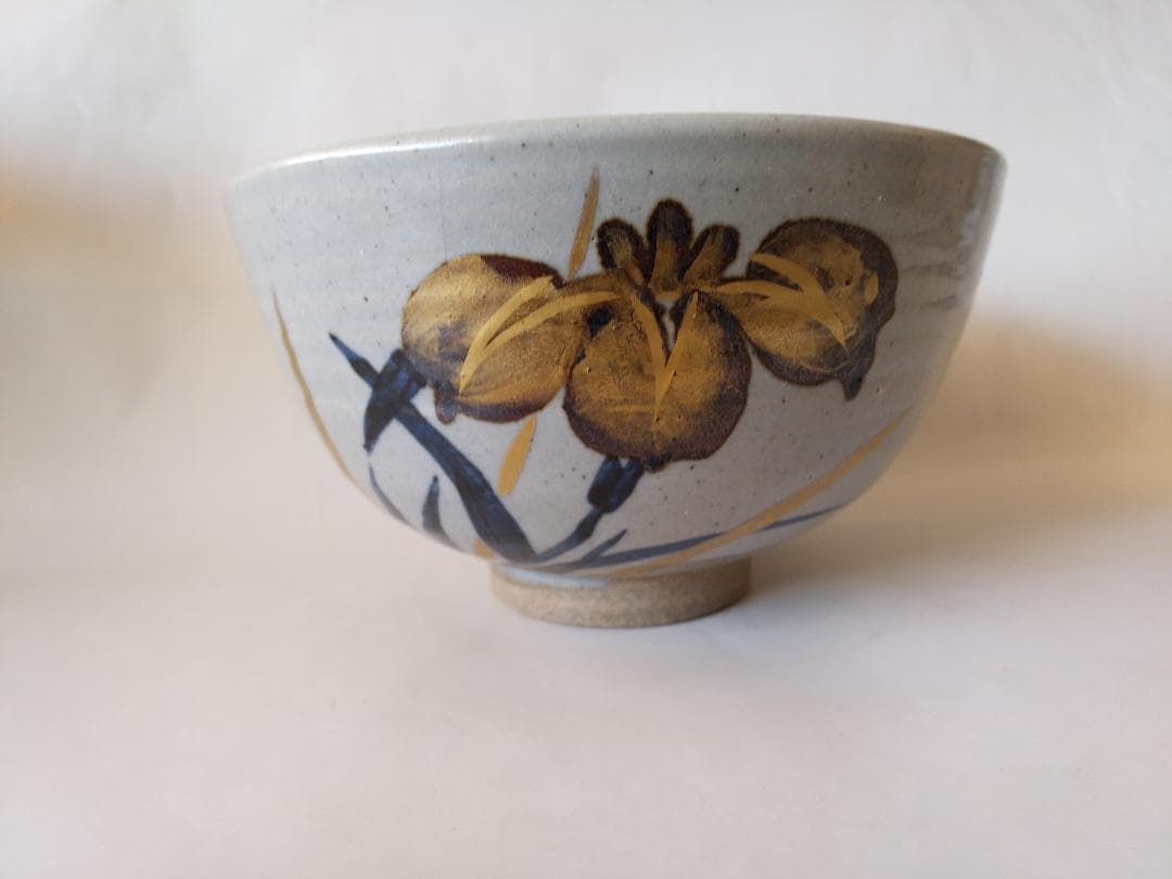 Zeze-yaki Gold Iris Tea Bowl by Iwasaki Shinjo - Enshu Seven Kilns Chawan with Box