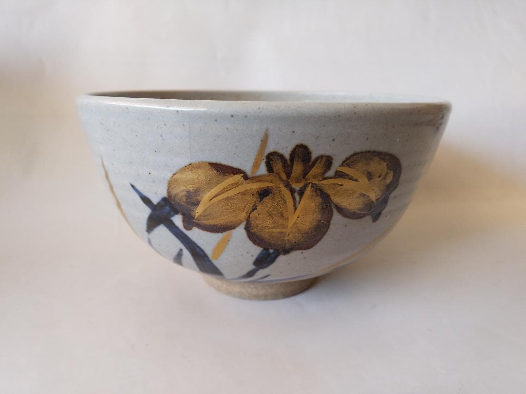 Zeze-yaki Gold Iris Tea Bowl by Iwasaki Shinjo - Enshu Seven Kilns Chawan with Box