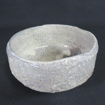 Oni-Hagi Tea Bowl by Kaneta Sanzaemon VII - White Crackled Glaze Chawan - Signed Box