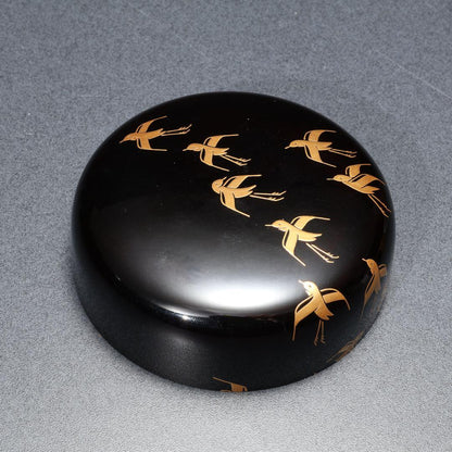 Nakamura Takaya Suma Landscape Maki-e Natsume — Gold Plovers, Genji Reference, Signed Box