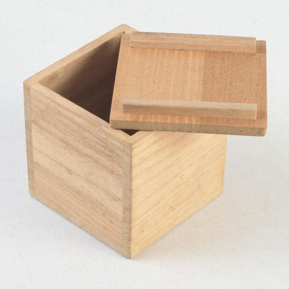 Kinrande Gold-Brocade Sake Cup by Ono Hakuko — Arita Porcelain with Signed Paulownia Box