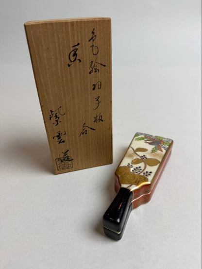 Shiunzo Iro-e Hagoita Kogo Incense Container, Paddle Form with Phoenix Design