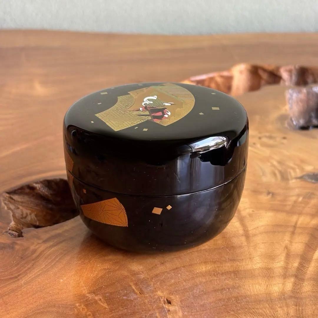 Genji Monogatari Maki-e Hira-Natsume by Nishimura Kohou - Kyoto Lacquer Tea Caddy with Court Scene and Saaya Pattern - Tier 1 Signed Tomobako