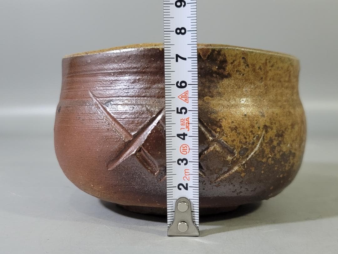 Bizen Carved Tea Bowl by Kawasaki Yasuhide — Incised Geometric Chawan