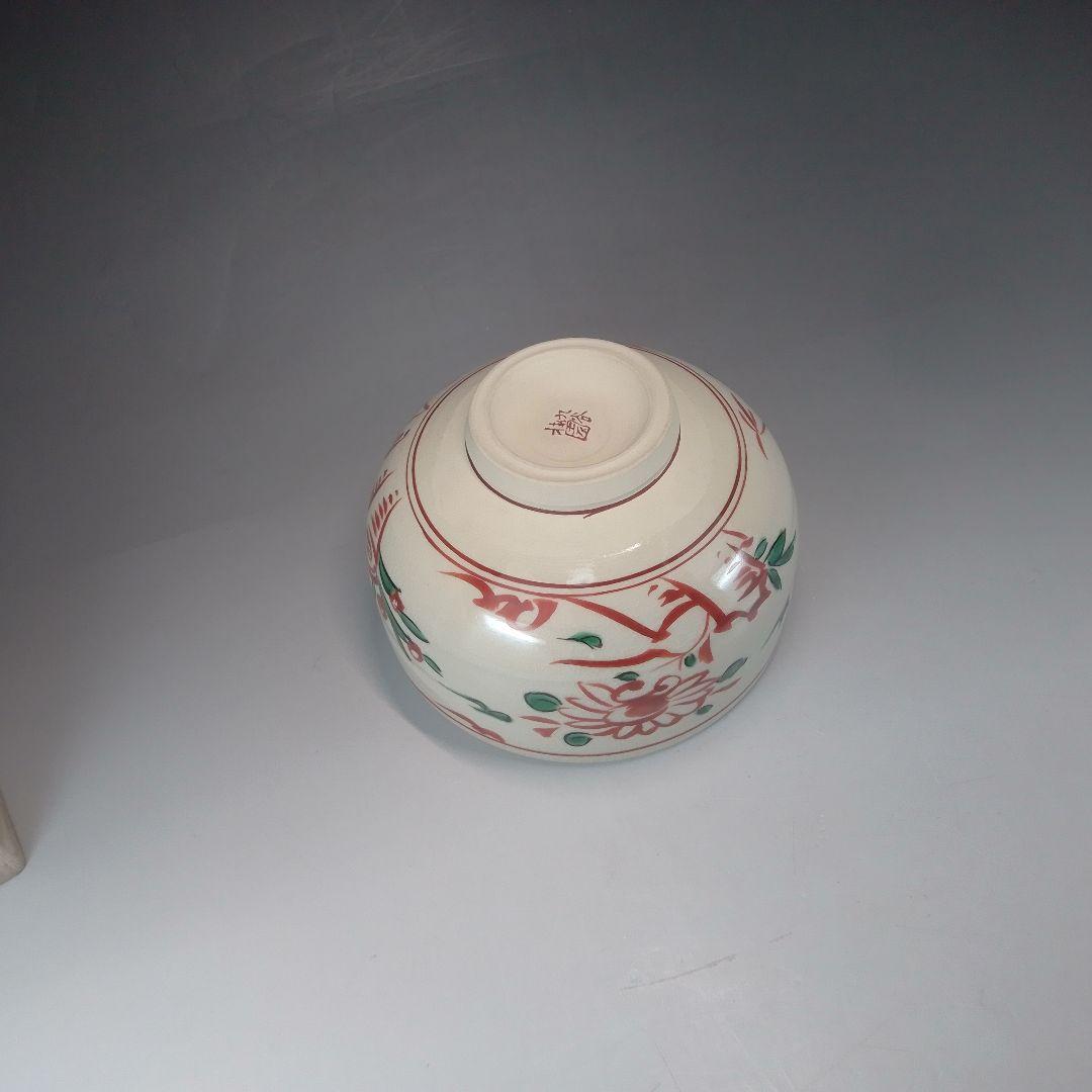 Aka-e Floral Matcha Bowl by Baien — Red & Green Flower Design, Signed Wood Box