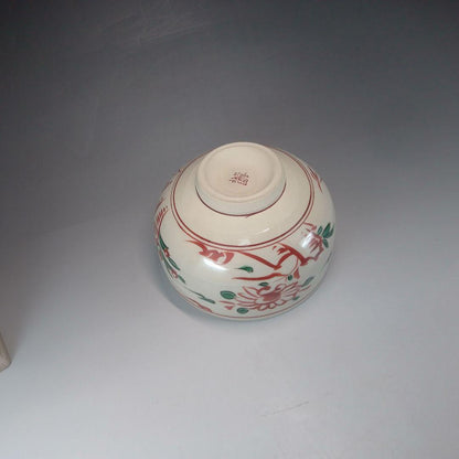 Aka-e Floral Matcha Bowl by Baien — Red & Green Flower Design, Signed Wood Box