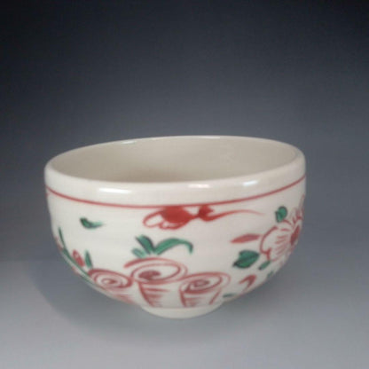 Aka-e Floral Matcha Bowl by Baien — Red & Green Flower Design, Signed Wood Box