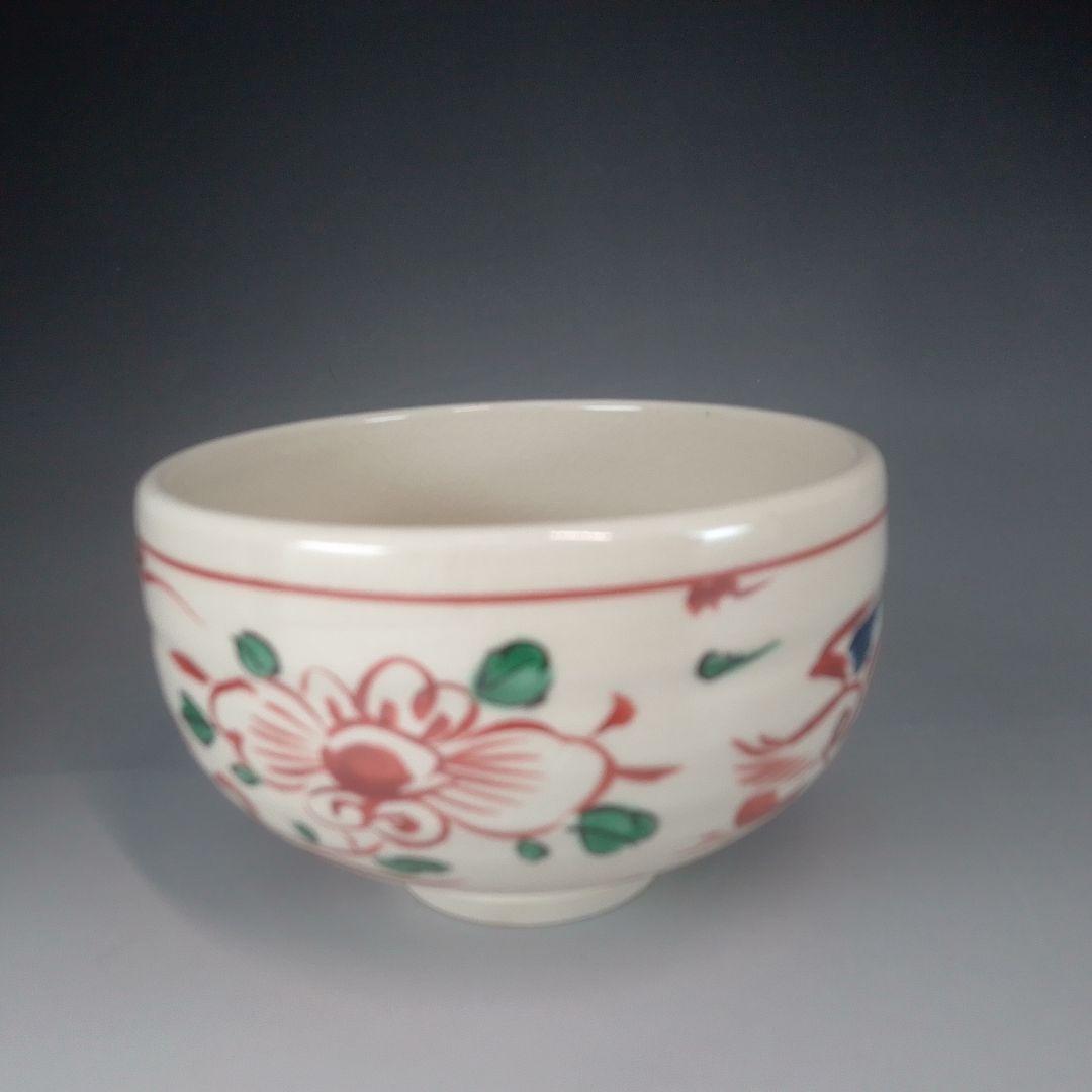 Aka-e Floral Matcha Bowl by Baien — Red & Green Flower Design, Signed Wood Box