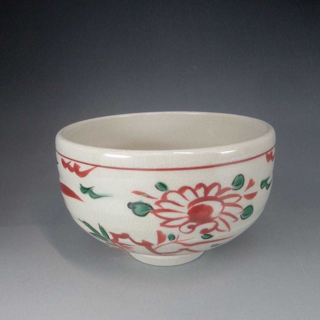 Aka-e Floral Matcha Bowl by Baien — Red & Green Flower Design, Signed Wood Box