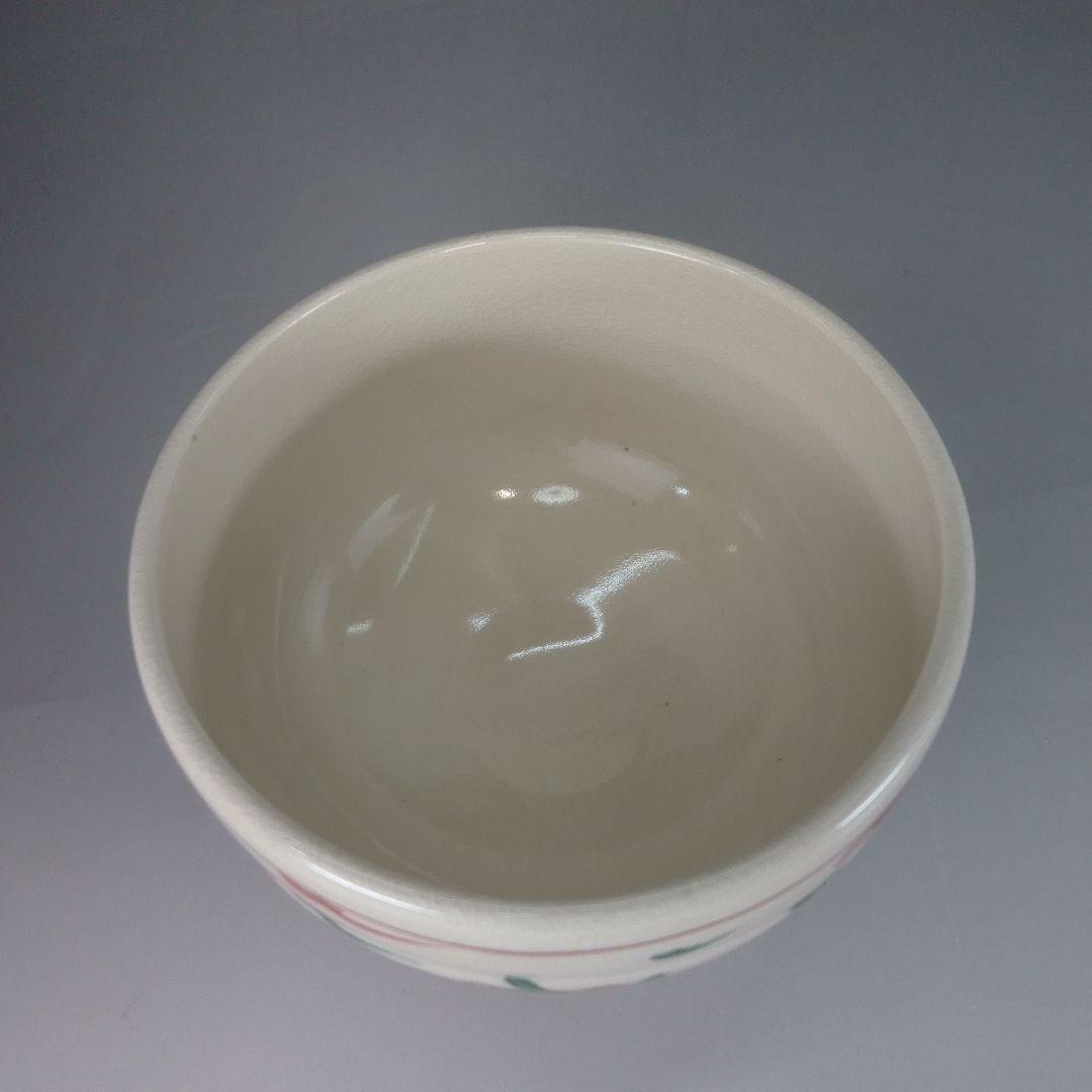 Aka-e Floral Matcha Bowl by Baien — Red & Green Flower Design, Signed Wood Box