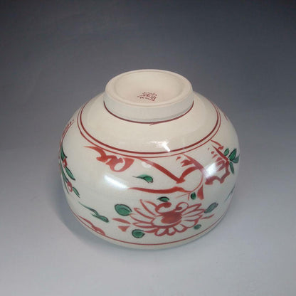Aka-e Floral Matcha Bowl by Baien — Red & Green Flower Design, Signed Wood Box