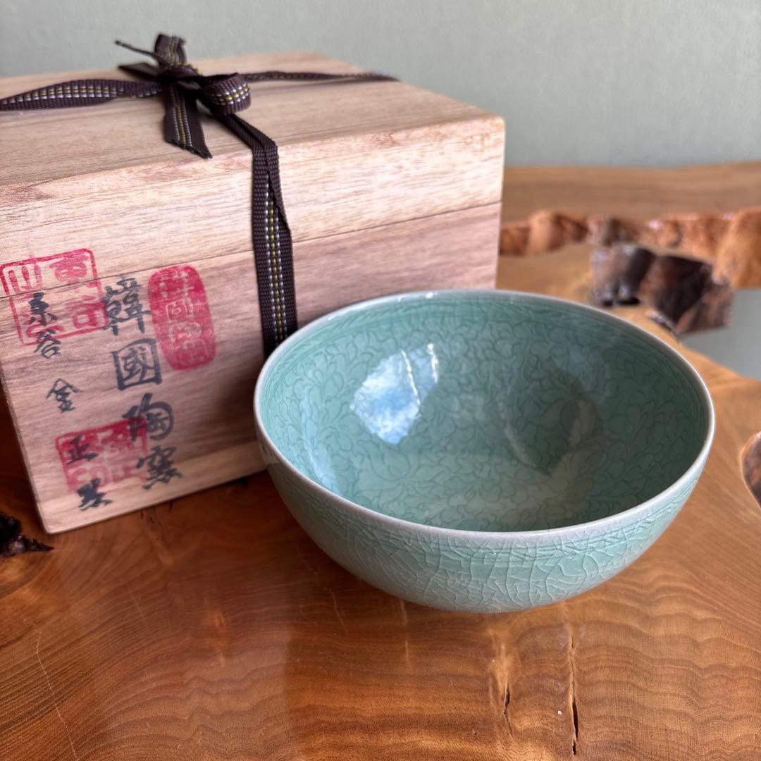 Korean Celadon Incised Peony Tea Bowl – Kim Jeong-muk – Goryeo Chawan