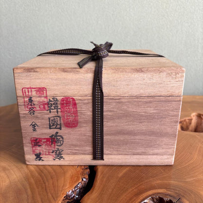 Korean Celadon Incised Peony Tea Bowl – Kim Jeong-muk – Goryeo Chawan