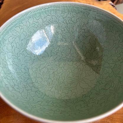 Korean Celadon Incised Peony Tea Bowl – Kim Jeong-muk – Goryeo Chawan