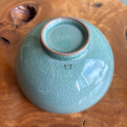 Korean Celadon Incised Peony Tea Bowl – Kim Jeong-muk – Goryeo Chawan
