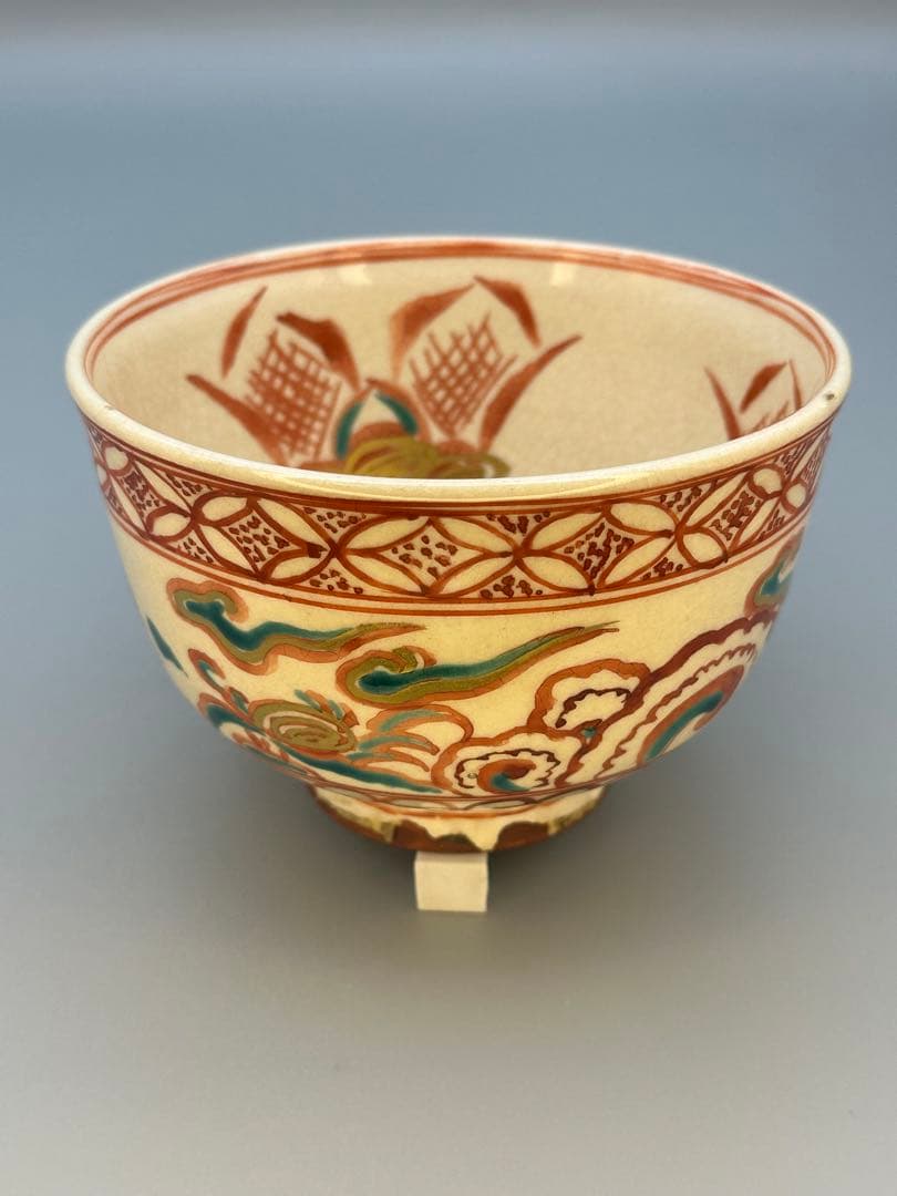 Tanaka Juho Akae Undote Tea Bowl — Red Overglaze Enamel Chinoiserie Chawan