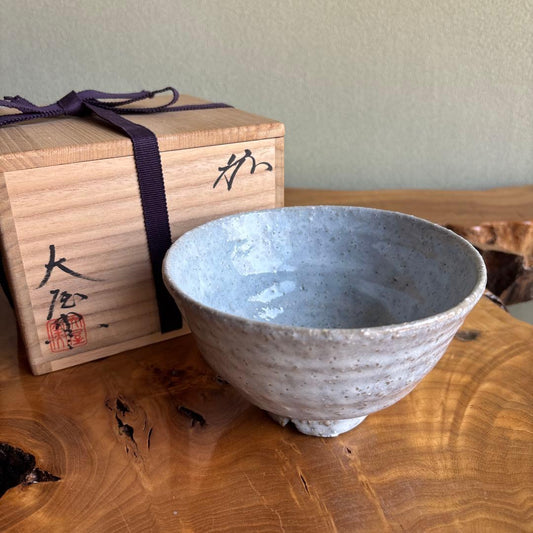 Hagi Ware Tea Bowl, Ōya Kiln — Blue-Grey Ash Glaze, Tomobako | 萩焼 大屋窯 抹茶碗