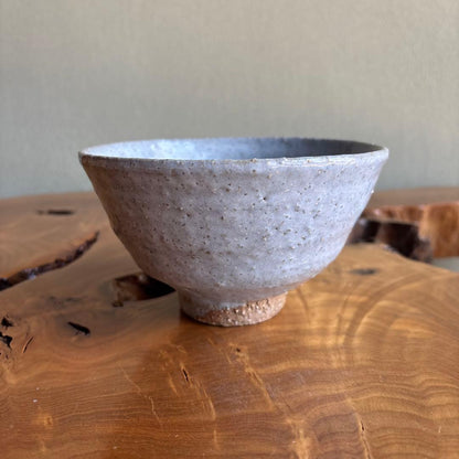 Hagi Ware Tea Bowl, Ōya Kiln — Blue-Grey Ash Glaze, Tomobako | 萩焼 大屋窯 抹茶碗
