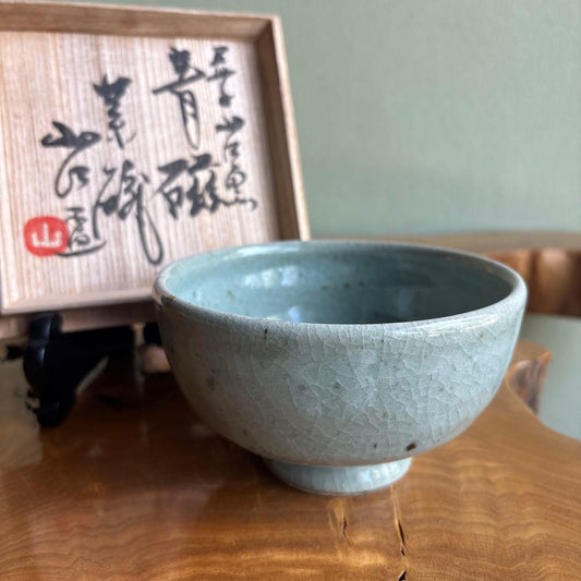 Celadon Matcha Bowl by Yamaguchi Takashi — Goryeo-Style Crackle Glaze, Signed Wooden Box