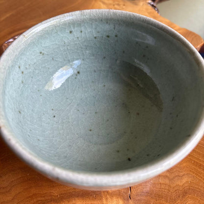 Celadon Matcha Bowl by Yamaguchi Takashi — Goryeo-Style Crackle Glaze, Signed Wooden Box