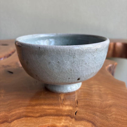 Celadon Matcha Bowl by Yamaguchi Takashi — Goryeo-Style Crackle Glaze, Signed Wooden Box