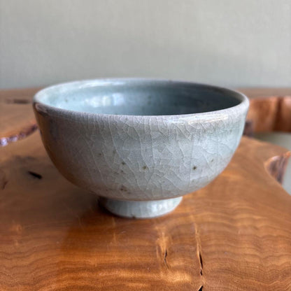 Celadon Matcha Bowl by Yamaguchi Takashi — Goryeo-Style Crackle Glaze, Signed Wooden Box